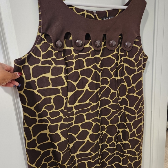 Sleeveless Shell Dress - Picture 8 of 8